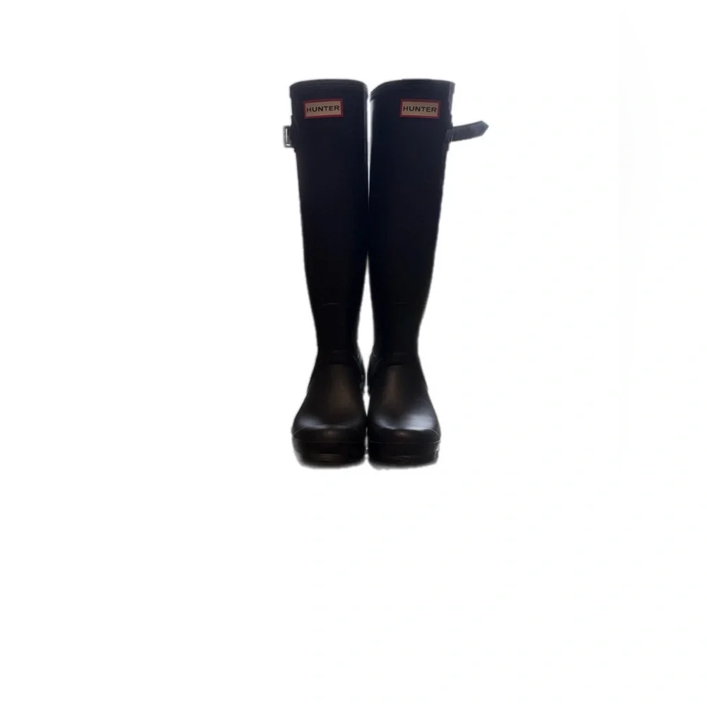 Hunter Black Tall Rain Boots

Original matte black

Women 8
Men’s 7
UK 6 
EU 39 - Picture 2 of 7